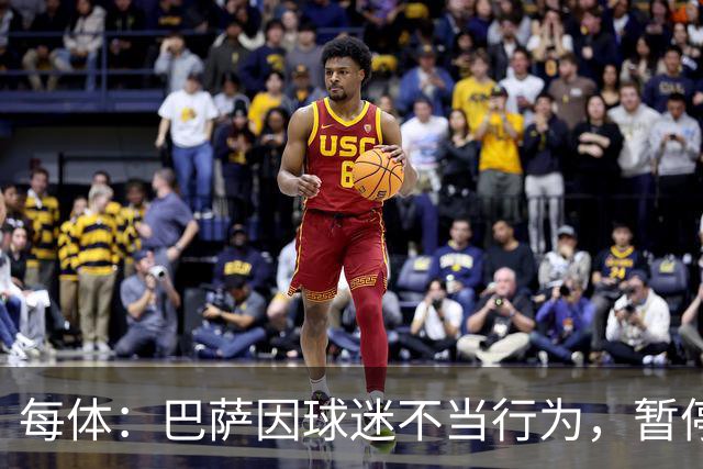 每体：巴萨因球迷不当行为，暂停诺坎普南看台运行